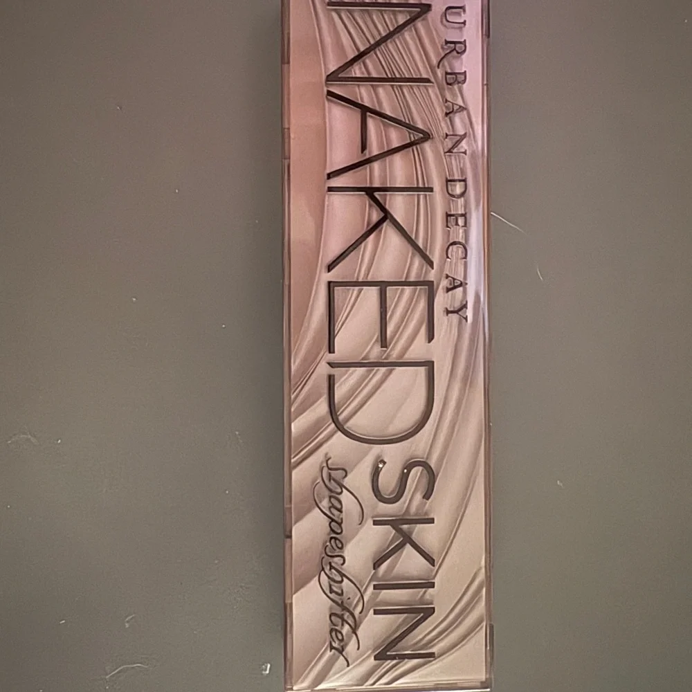 Urban Decay Naked Skin Palette - Elegant Nude Tones - Picture 4 of 4